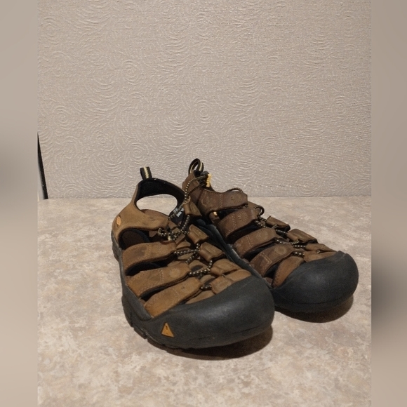 Keen Brown and Black Men\'s Size 8 Sandals main image 6